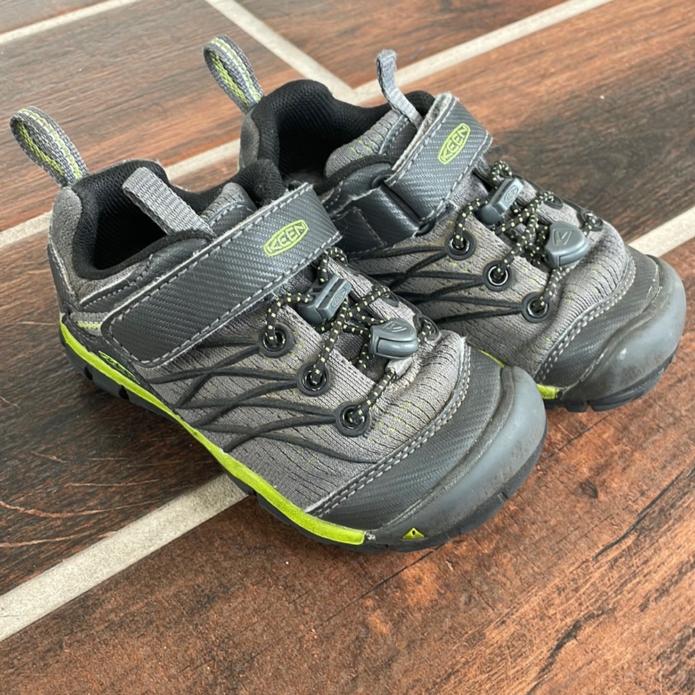 Keen Chandler CNX Sneakers, size 9, Magnet/Greenery